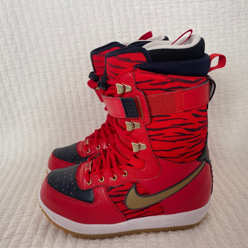 Clearing out my collection!  Nike Zoom Force 1 ZF1 SB Boots 

Size 6 - Very Rare